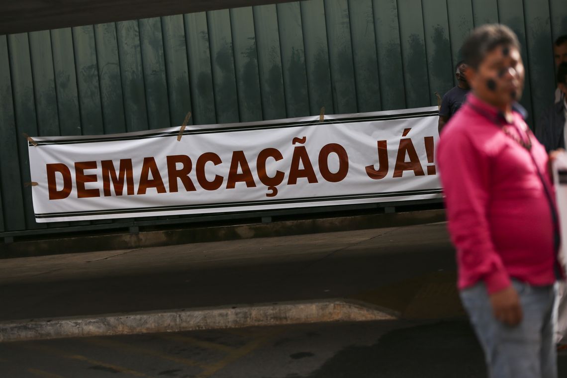 Marcelo Camargo/Agência Brasil Brasília - Índios fazem protesto contra a Comissão Parlamentar de Inquérito da Funai e Incra 2, na Câmara dos Deputados (Marcelo Camargo/Agência Brasil)