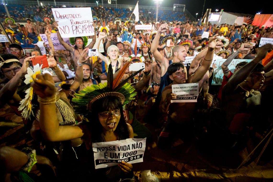 Marcelo Camargo/Agência Brasil Palmas (TO) - Indígenas de diversas etnias interrompem as competições dos Jogos Mundiais dos Povos Indígenas em protesto contra a PEC 215 (Marcelo Camargo/Agência Brasil)