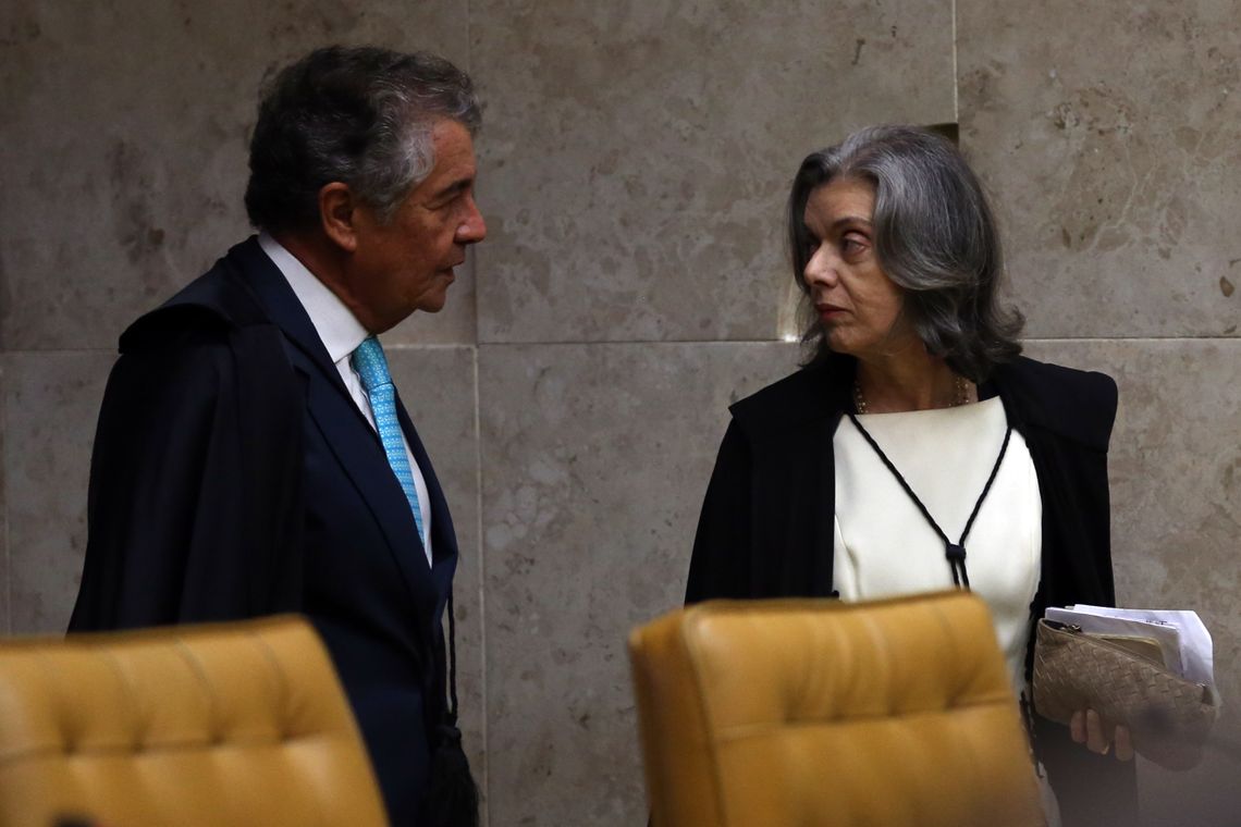 José Cruz/Agência Brasil Brasília - O ministro Marco Aurélio e a presidente do Supremo Tribunal Federal, Cármen Lúcia, durante julgamento do pedido de habeas corpus do ex-presidente Lula (José Cruz/Agência Brasil)