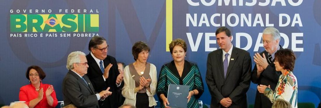 Dilma Rousseff recebe relatório final da Comissão Nacional da Verdade Dilma Rousseff recebe relatório final da Comissão Nacional da Verdade
