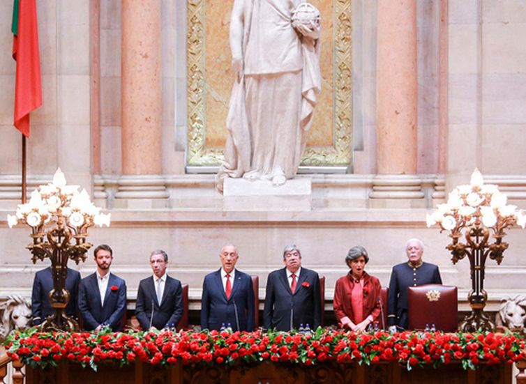 Parlamento português comemora 44 anos da Revolução dos Cravos