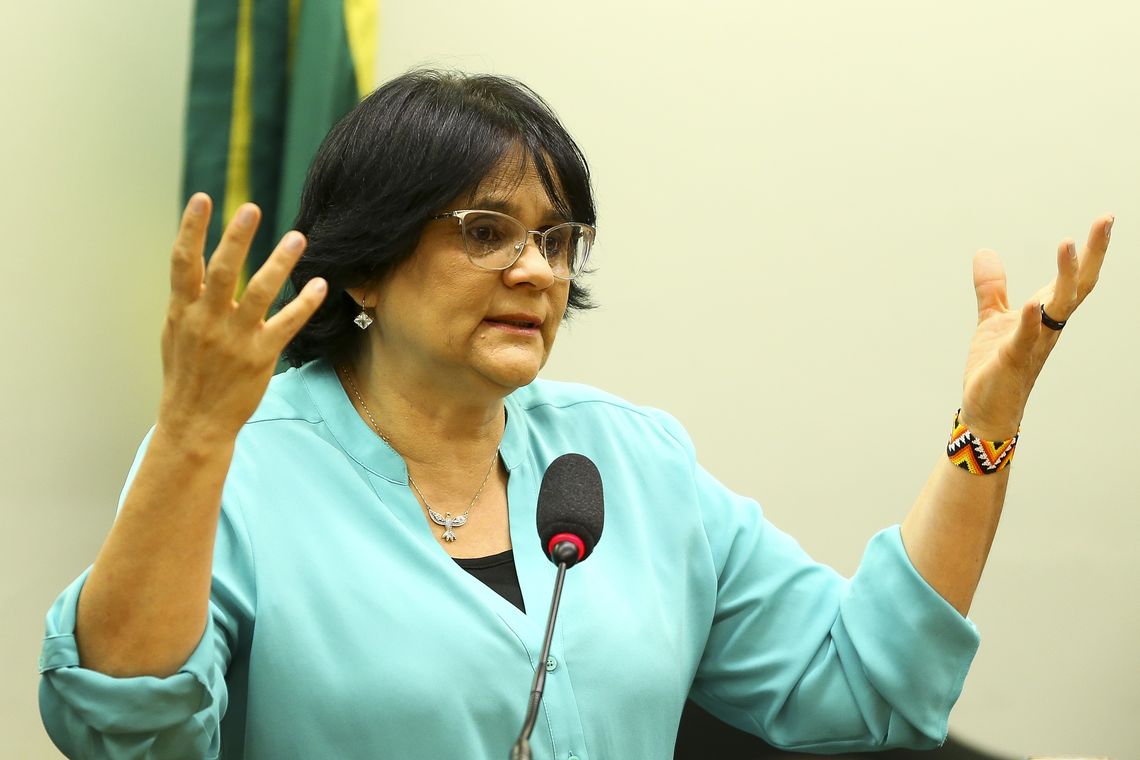 Marcelo Camargo/Agência Brasil A ministra da Ministério da Mulher, Família e Direitos Humanos, Damares Alves, participa de audiência pública na Comissão de Fiscalização Financeira e Controle para debater ossadas em Perus e pedidos de anistia.