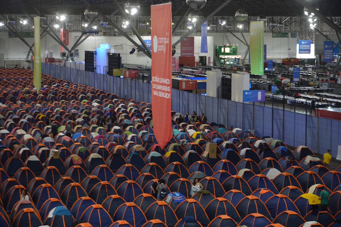 Rovena Rosa/Agência Brasil São Paulo - São esperados 12 mil campuseiros, que acampam no evento, e 100 mil visitantes na 11ª Campus Party Brasil (Rovena Rosa/Agência Brasil)