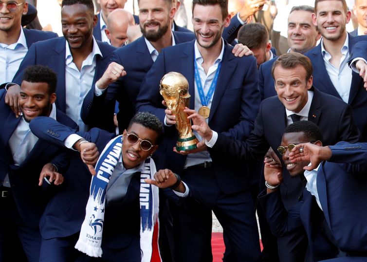 SeleÃ§Ã£o francesa, campeÃ£ da Copa do Mundo 2018, Ã© recebida pelo presidente Emmanuel Macron, no PalÃ¡cio do Eliseu