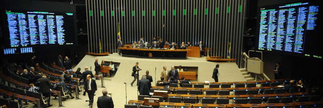 Plenário da Câmara Plenário da Câmara dos Deputados nesta segunda-feira (13)
