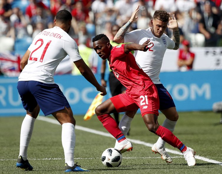 Nizhny Novgorod (Russian Federation), 24/06/2018.- Jose Luis Rodriguez (C) of Panama in action during the FIFA World Cup 2018 group G preliminary round soccer match between England and Panama in Nizhny Novgorod, Russia, 24 June 2018. 