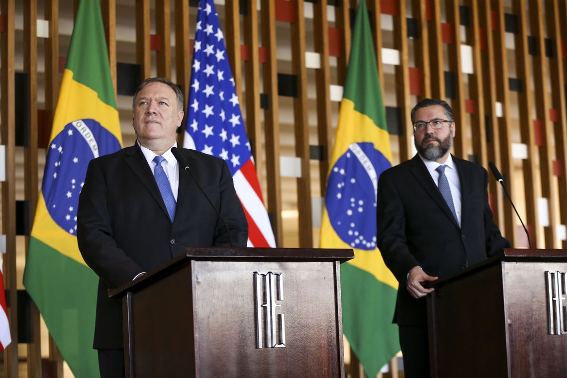 Marcelo Camargo/Agência Brasil O novo chanceler brasileiro, Ernesto Araújo, e o secretário de Estado dos Estados Unidos, Mike Pompeo, durante entrevista coletiva no Palácio do Itamaraty.