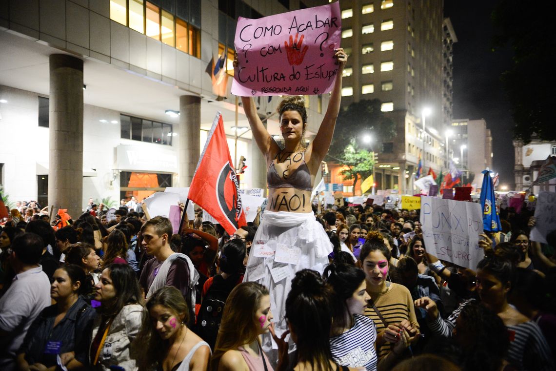 Tomaz Silva/Agência Brasil Rio de Janeiro - Mulheres fazem ato contra cultura do estupro, na Igreja da Candelária, centro da cidade (Tomaz Silva/Agência Brasil)