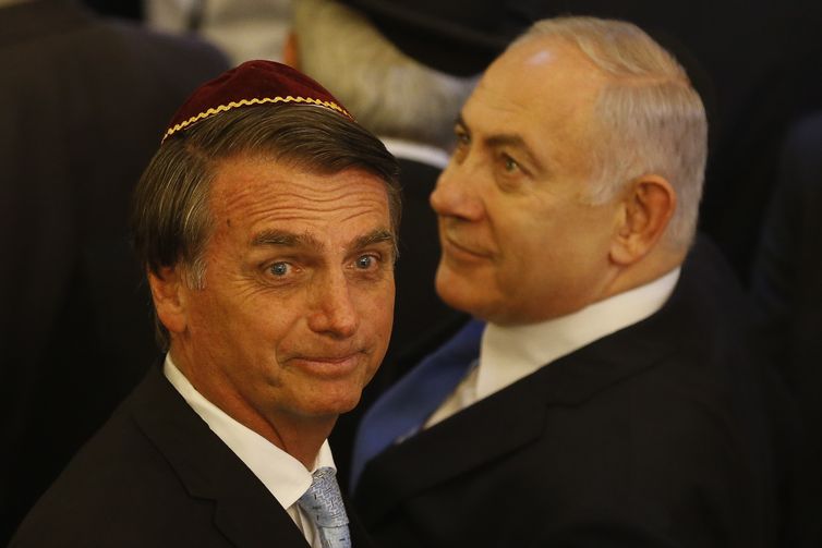 O presidente eleito, Jair Bolsonaro, e o primeiro-ministro de Israel, Benjamin Netanyahu, visitam a sinagoga Kehilat Yaacov, em Copacabana, no Rio de Janeiro