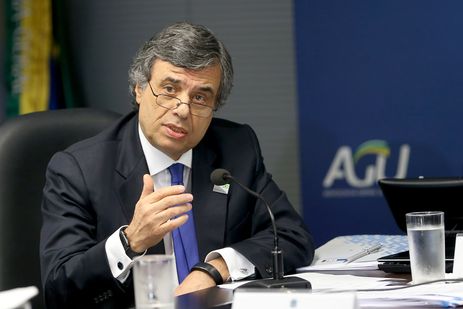 Braslia - O presidente da Federao Brasileira de Bancos (Febraban), Murilo Portugal, durante entrevista na AGU sobre acordo assinado entre poupadores e bancos (Wilson Dias/Agncia Brasil)