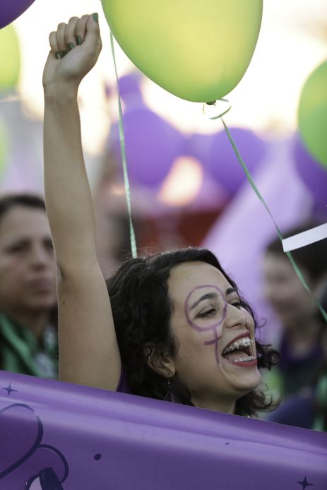 Participantes do Festival Pela Vida das Mulheres caminham do Museu Nacional da República até o Supremo Tribunal Federal (STF). Em frente à Corte, as ativistas fizeram um ato em defesa da descriminalização do aborto. 
