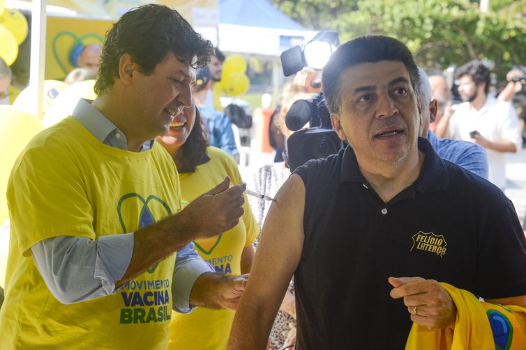  O ministro da Saúde, Luiz Henrique Mandetta, participa do Dia D de vacinação contra a gripe.