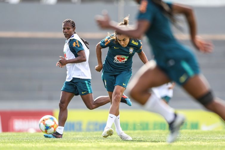A preparação da seleção brasileira em Portugal vai até o dia 5 de junho