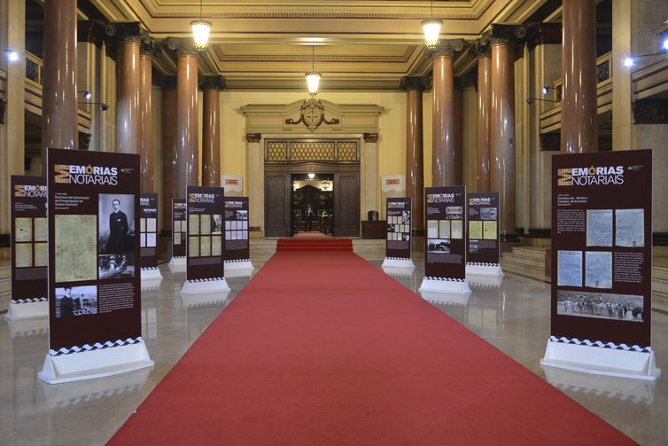 Exposição “Memórias Notariais: série de documentos históricos”, no Salão dos Passos Perdidos, entrada principal do Palácio da Justiça, em São Paulo.