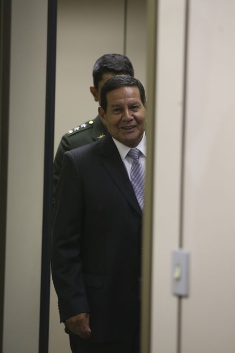 O presidente da República em exercício, general Hamilton Mourão, durante entrevista coletiva, no Palácio do Planalto.