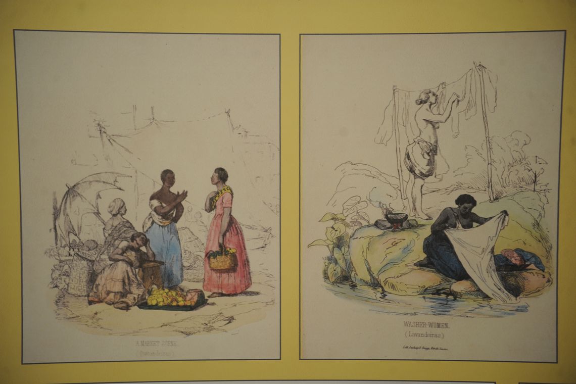16 17:20:25 A exposição Com do Rio da Cabeça aos Pés: sem medo de ser Kitsch mostra a representação do RJ em souvenires desde os anos 20 até trabalhos contemporâneos no Centro Carioca de Design (Fernando Frazão/Agência Brasil)