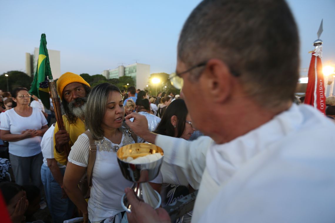 Marcello Casal jr/Agência Brasil Brasília - Arquidiocese de Brasília realiza missa solene e procissão durante Festa da Padroeira - Nossa Senhora Aparecida, na Esplanada dos Ministérios (Marcello Casal Jr/Agência Brasil)