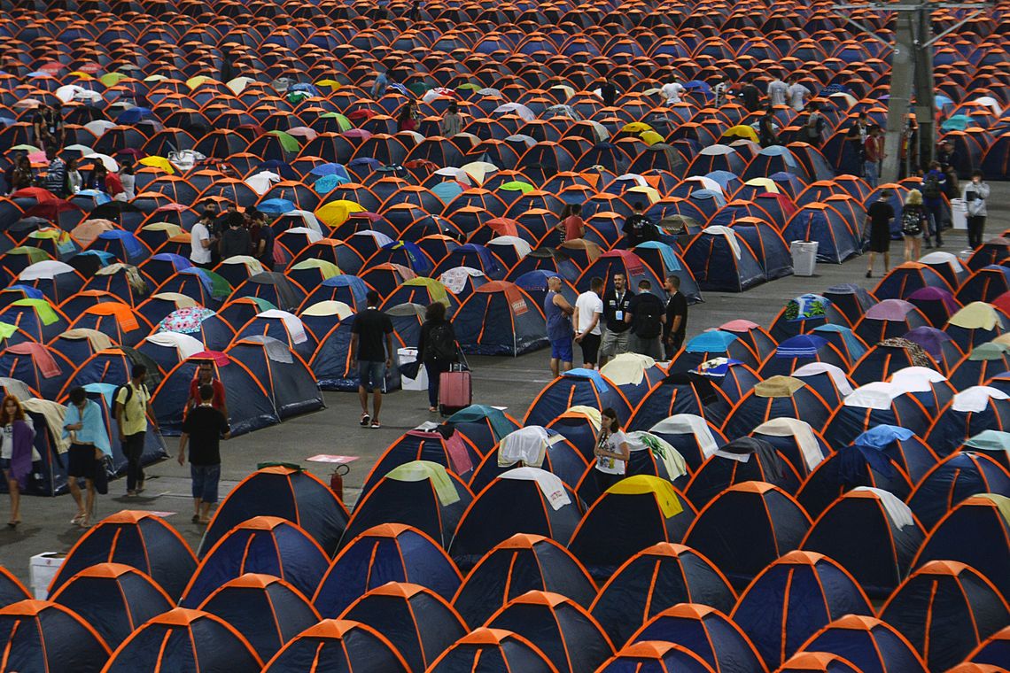 Rovena Rosa/Agência Brasil São Paulo - São esperados 12 mil campuseiros, que acampam no evento para aproveitá-lo 24 horas por dia, e 100 mil visitantes na 11ª Campus Party Brasil (Rovena Rosa/Agência Brasil)