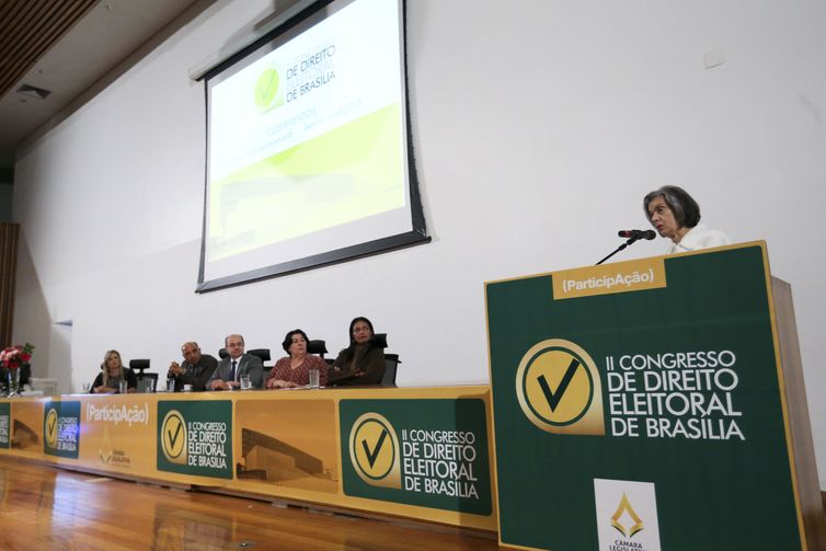 A presidente do Supremo Tribunal Federal (STF), CÃ¡rmen LÃºcia, faz palestra no 2Âº Congresso de Direito Eleitoral de BrasÃ­lia, na CÃ¢mara Legislativa do DF (CLDF).