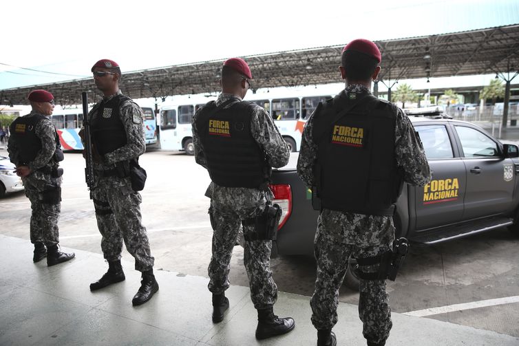 José Cruz/Agência Brasil Após a série de ataques no Ceará, a Força Nacional de Segurança Pública está fazendo o policiamento ostensivo nas ruas de Fortaleza, em apoio aos agentes de segurança do estado.