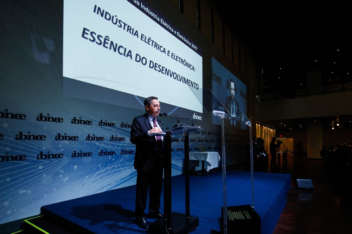 Alan Santos/PR São Paulo - Presidente do Conselho Administrativo da Abinee, Irineu Gove, discursa durante almoço anual da Associação Brasileira da Indústria Eletroeletrônica (Alan Santos/PR)
