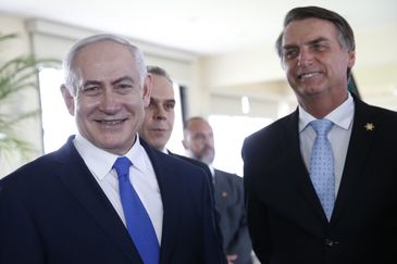 Rio de Janeiro - O presidente eleito Jair Bolsonaro recebe a visita do primeiro-ministro de Israel, Benjamin Netanyahu, em Copacabana.
 (Foto:  Fernando Frazão/Agência Brasil)