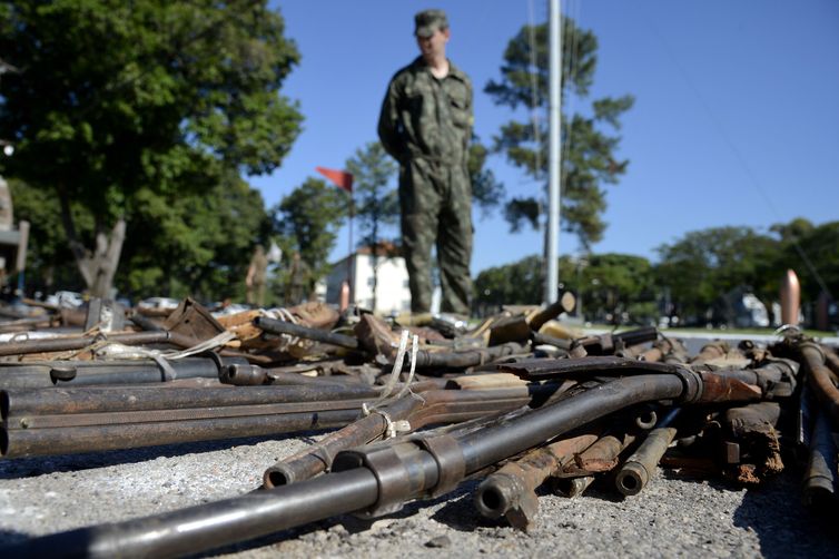 8.549 armas obsoletas e sem condições de uso na atividade policial são destruídas como parte das ações estruturantes conduzidas pelo Gabinete de Intervenção Federal, no Batalhão de Manutenção e Suprimento de Armas do Exército, na Vila Militar,