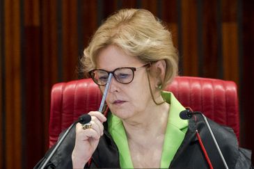 A presidente do Tribunal Superior Eleitoral (TSE), Rosa Weber, durante sessão plenária para análise de embargos de declaração em representação, recursos ordinários e recursos especiais eleitorais referentes às Eleições 2018.  