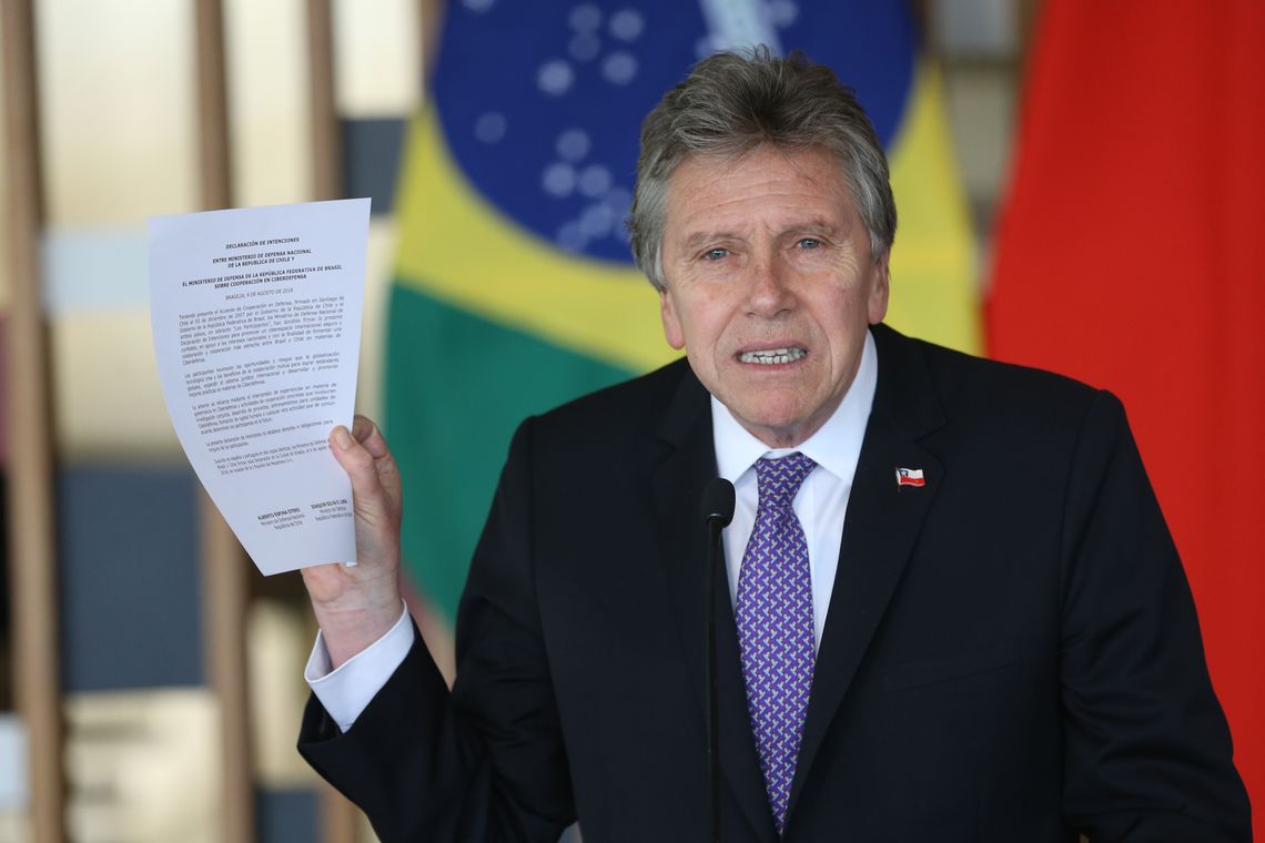 Fabio Rodrigues Pozzebom/Agência Brasil O ministro da Defesa Nacional do Chile, Alberto Espina Otero durante assinatura de atos e declaração à imprensa, após a I Reunião do Diálogo Político-Militar Brasil-Chile.