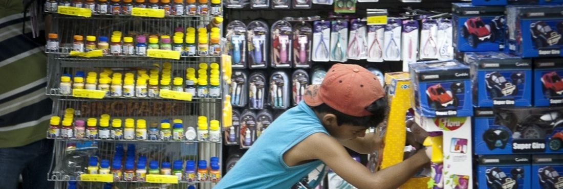 Consumismo infantil Consumismo infantil em crianças pode levar à angústia