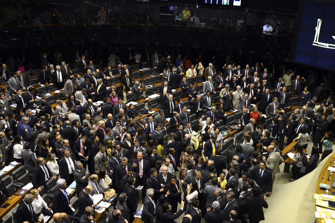 Brasília - Plenário do Congresso Nacional aprovou o PLN 5/2015, que altera a meta fiscal de 2015 com déficit primário de até R$ 119,9 bilhões. O texto segue para promulgação imediata (Valter Campanato/Agência Brasil)