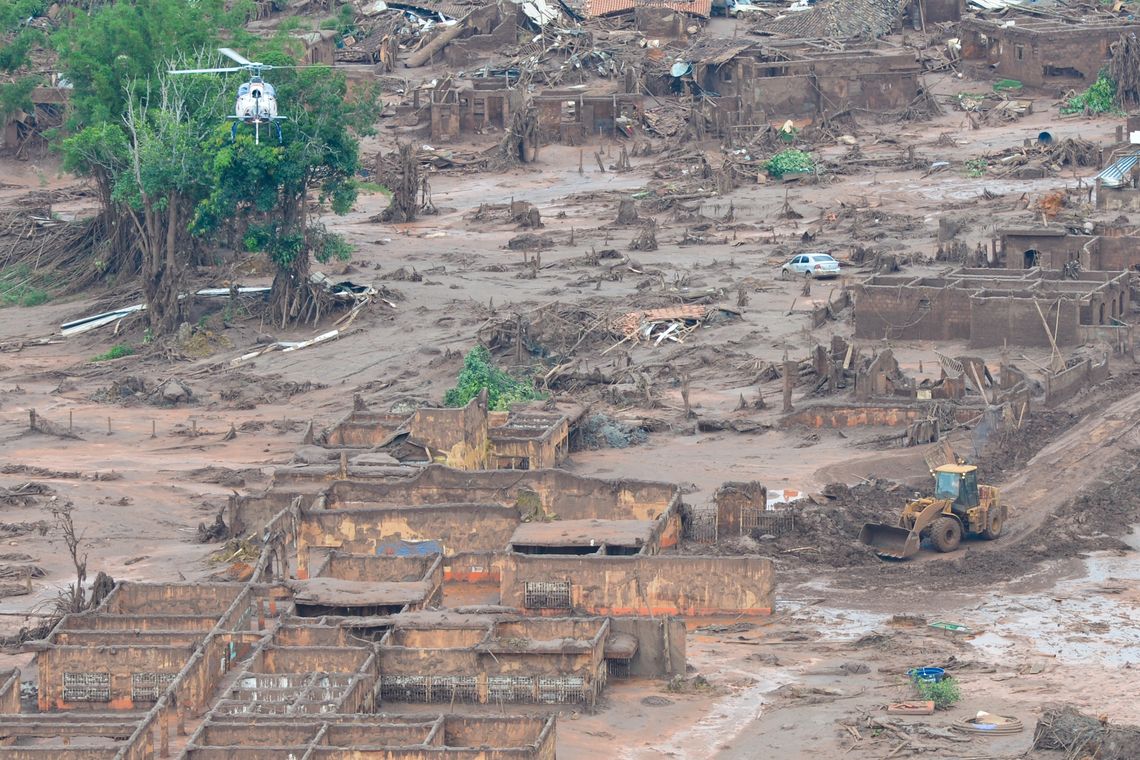 07 13:31:52 Mariana (MG) - Área afetada pelo rompimento de barragem no distrito de Bento Rodrigues, zona rural de Mariana, em Minas Gerais (Antonio Cruz/Agência Brasil)