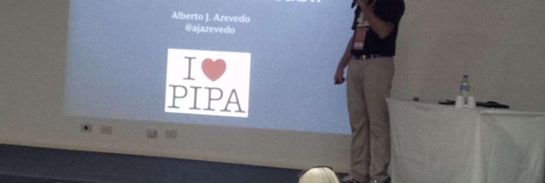 Alberto Azevedo na palestra "A PIPA vai subir" Alberto Azevedo discute direitos autorais na internet na Latinoware 2012