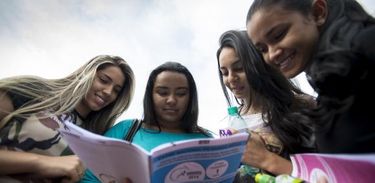 Estudantes com prova do Enem Estudantes com prova do Enem