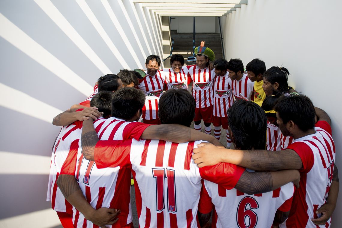 Marcelo Camargo/Agência Brasil Palmas - Índios Kayapó entram em campo para partida de futebol contra os índios do Panamá pela primeira rodada dos Jogos Mundiais dos Povos Indígenas (Marcelo Camargo/Agência Brasil)