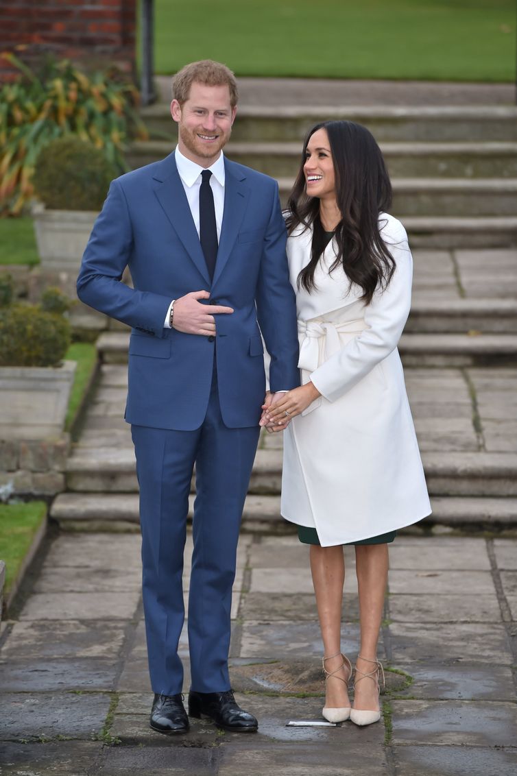 O casal apaixonado Harry e Meghan se casa neste sábado,  apenas seis meses após o noivado -  e menos de dois anos de relacionamento.