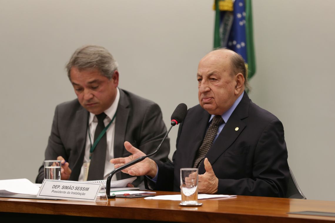 Fabio Rodrigues Pozzebom/Agência Brasil Brasília - Deputado Simão Sessim preside reunião de instalação da comissão especial criada para dar parecer ao Projeto de Lei 9.463/2018, que dispõe sobre a desestatização da Eletrobras (Fabio Rodrigues Pozzebom/Agência Brasil)
