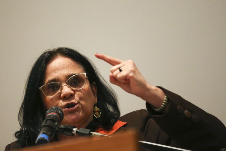 A ministra da Mulher, Família e Direitos Humanos, Damares Alves, participa do 1º Seminário Regional de Promoção e Defesa da Cidadania promovido pela União Nacional dos Legisladores e Legislativos Estaduais (Unale).