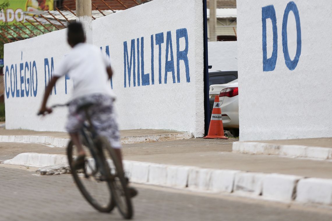 Marcelo Camargo/Agência Brasil Primeiro dia de aulas no CED 01 da Estrutural, uma das escolas públicas do DF onde foi implementado o modelo cívico-militar.
