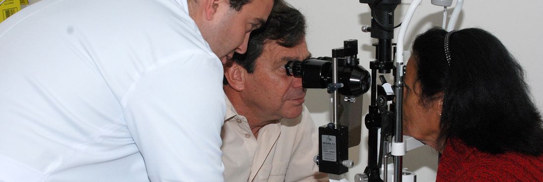 Oftalmologista Médicos alertam quanto aos perigos do glaucoma