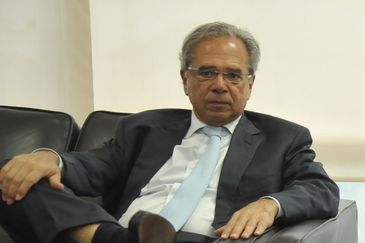 O economista Paulo Guedes, que assumir, no governo de Jair Bolsonaro (PSL), o recm-criado Ministrio da Economia, se rene com o atual ministro da Fazenda, Eduardo Guardia