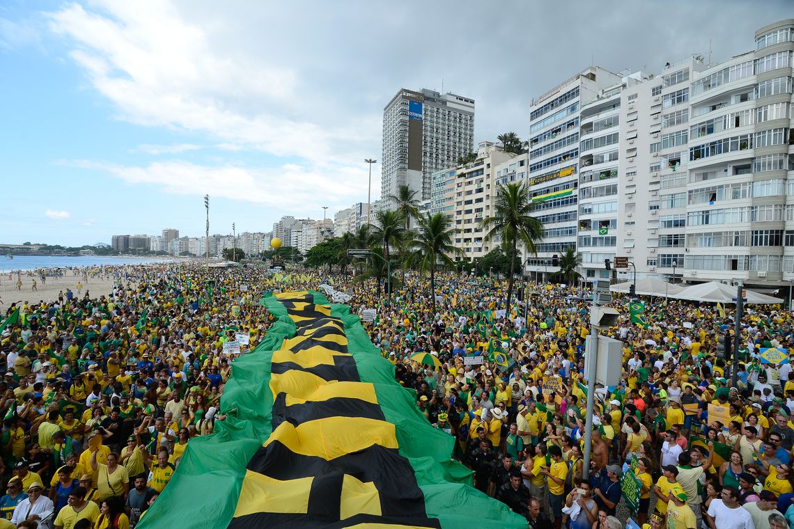 Tânia Rêgo/Agência Brasil Rio de Janeiro - Manifestação em Copacabana contra a corrupção e pela saída da presidenta Dilma Rousseff (Tânia Rêgo/Agência Brasil)