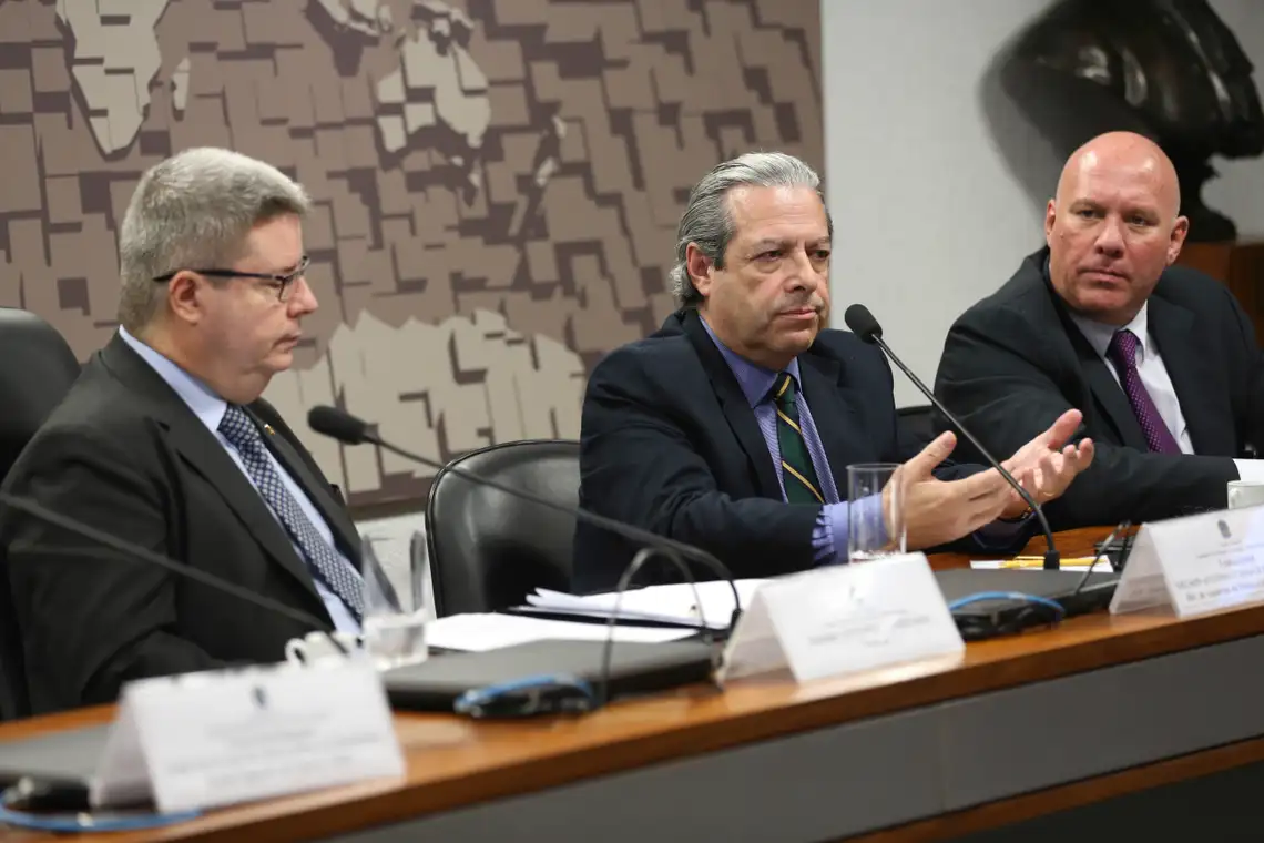 Fabio Rodrigues Pozzebom/Agência Brasil Brasília - Diretor do Departamento de Assuntos de Defesa e Segurança do MRE, embaixador Nelson Antônio Tabajara de Oliveira, debate aumento da insegurança internacional (Fabio Rodrigues Pozzebom/Agência Brasil)