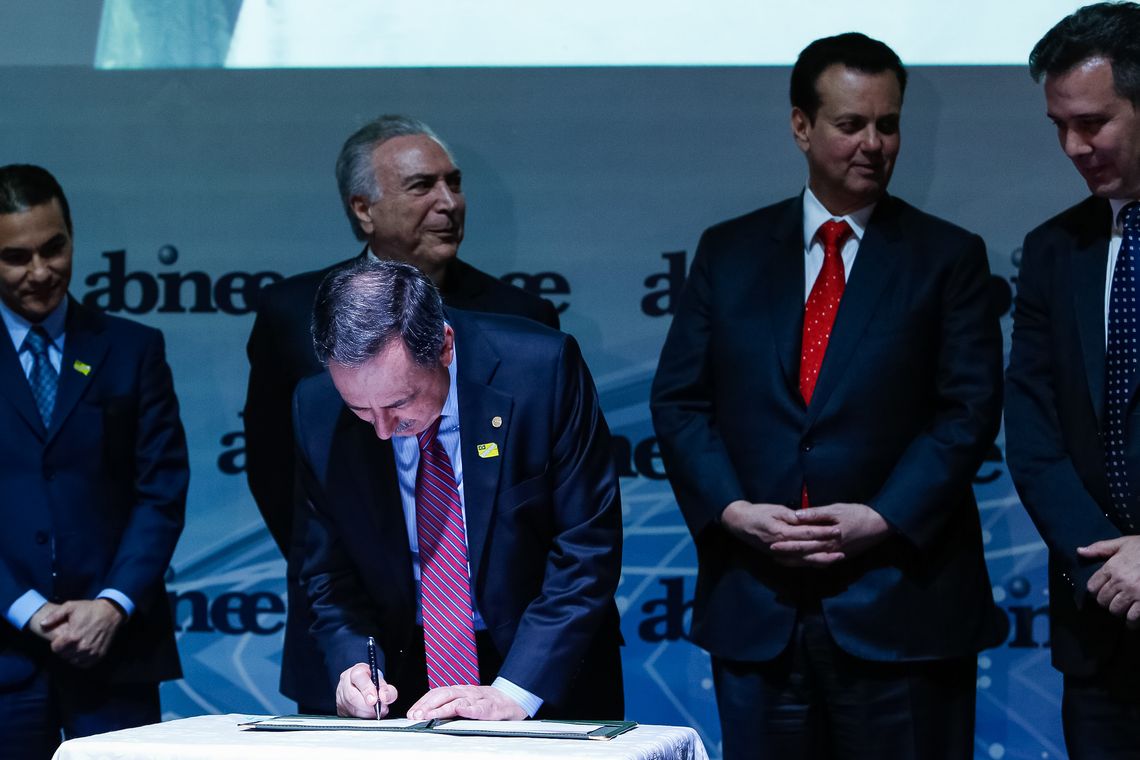 Alan Santos/PR São Paulo - Presidente Michel Temer e os ministro da indústria, Comércio Exterior e Serviços, Marcos Pereira, da Ciência, Tecnologia, Inovações e Comunicações, Gilberto Kassab, assinam MP para alterar a Lei de Informática (Lei nº 8.248