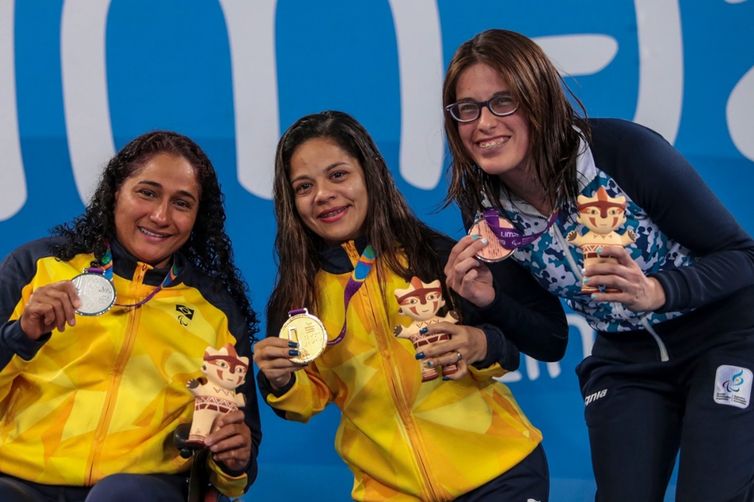 Joana da Silva disputa medalhas na natação no Parapan de Lima