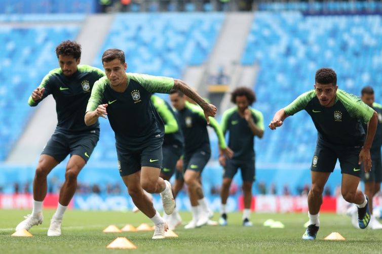 SeleÃ§Ã£o brasileira faz treino de preparaÃ§Ã£o para enfrentar Costa Rica. Em primeiro plano, o meia Coutinho.