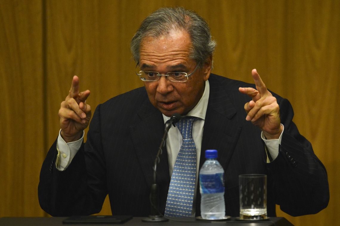 Fabio Rodrigues Pozzebom/Agência Brasil O ministro da Economia, Paulo Guedes, durante cerimônia de transmissão de cargo para o novo presidente do Banco Central (BC), Roberto Campos Neto.