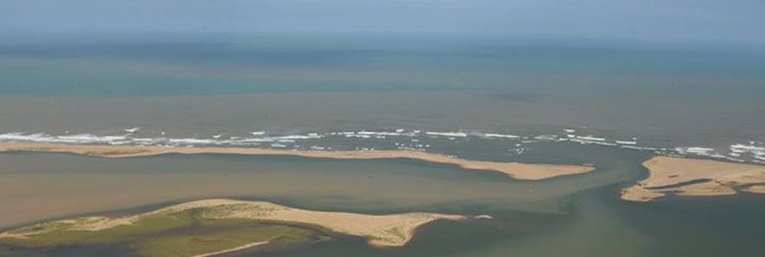 Lama de rompimento de barragem em Mariana (MG) chega ao mar do Espírito Santo Lama de rompimento de barragem em Mariana (MG) chega ao mar do Espírito Santo