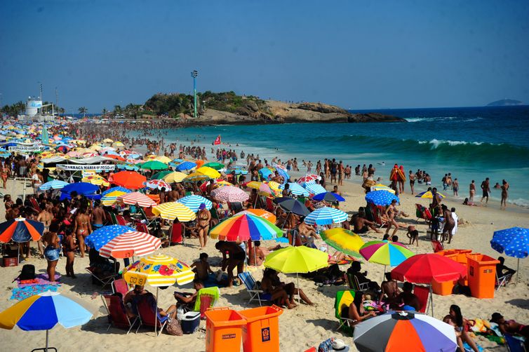 Brasília ganha praia artificial na orla do Lago Paranoá EBC Rádios