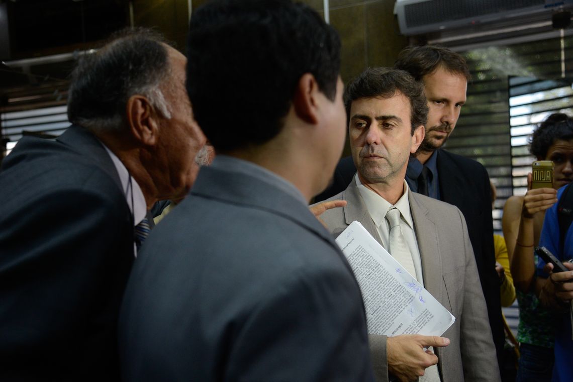 Fernando Frazão/Agência Brasil Rio de Janeiro - Deputados da bancada do PSOL protocolam pedido de impeachment do governador Luiz Fernando Pezão na Assembléia Legislativa do Estado do Rio de Janeiro ( Fernando Frazão/Agência Brasil)